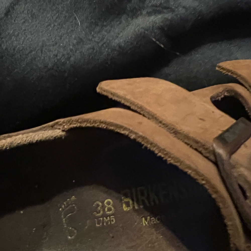 Like New Birkenstock Arizona Sandels - real leather
